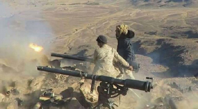 جنديان من الجيش اليمني في جبهة مأرب جندي يمني في جبهات مأرب - أرشيفية