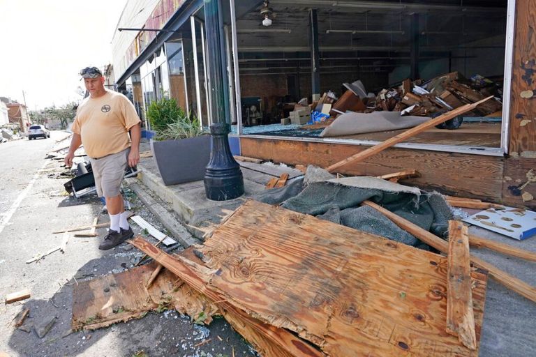 جانب من أضرار الإعصار أيدا 