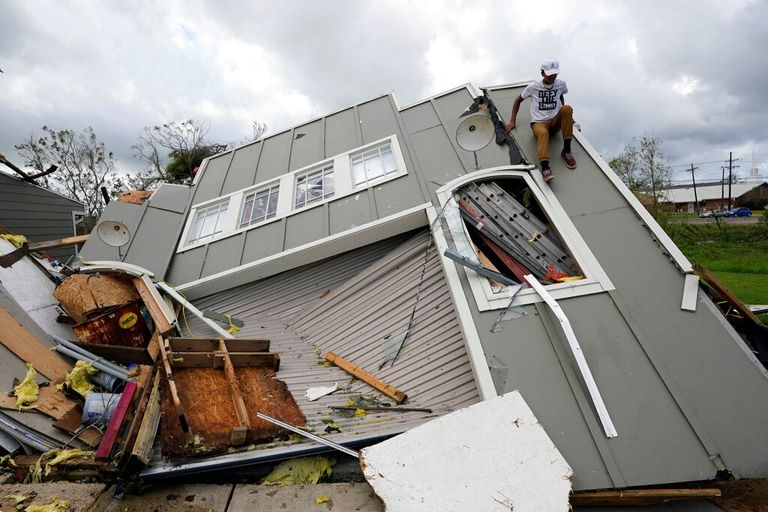 جانب من أضرار الإعصار أيدا 