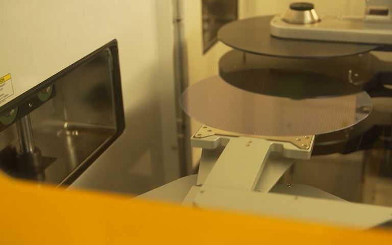 عملية تصنيع المكثفات السيراميكية في مصانع آسيا