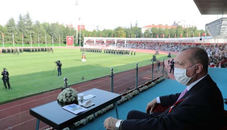 أردوغان أثناء حضور مراسم تخريج الطلاب العسكريين