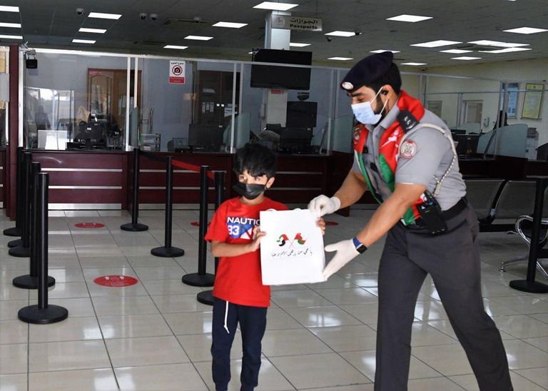 منافذ الإمارات تستقبل القادمين من عمان