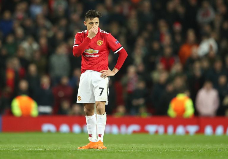 أليكسيس سانشيز لاعب مانشستر يونايتد السابق كريستيانو رونالدو بقميص مانشستر يونايتد