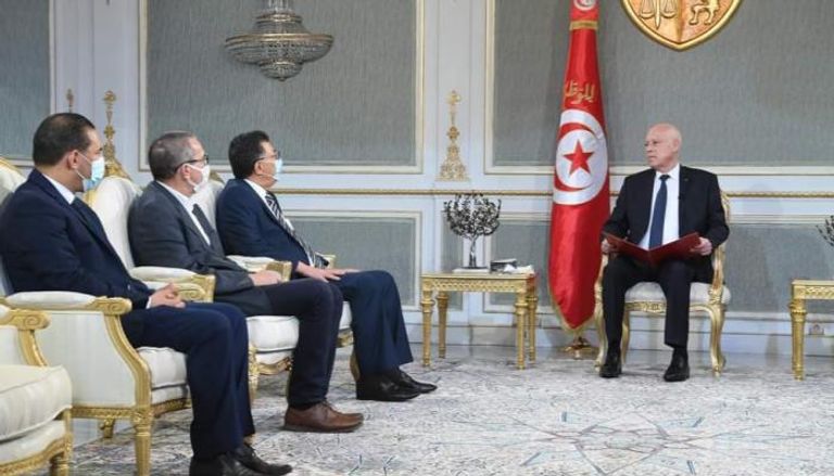 الرئيس التونسي قيس سعيد خلال لقائه بمسؤولي الملف الحقوقي بالبلاد