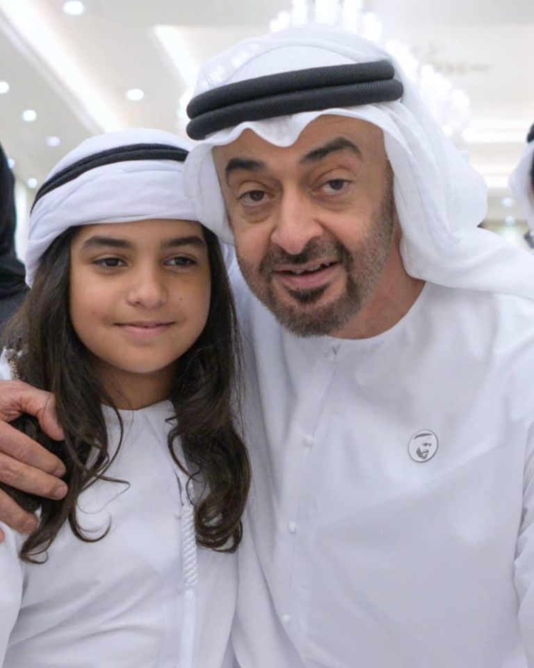  الشيخ محمد بن زايد آل نهيان يلتقط 