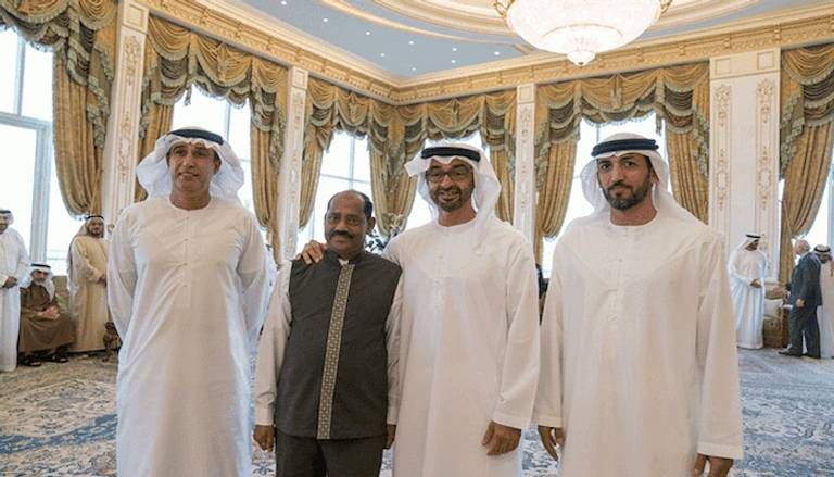  الشيخ محمد بن زايد آل نهيان يلتقط 