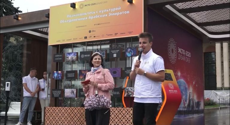 الدكتور محمد أحمد الجابر السفير الإماراتي لدى روسيا خلال افتتاح الفعاليات