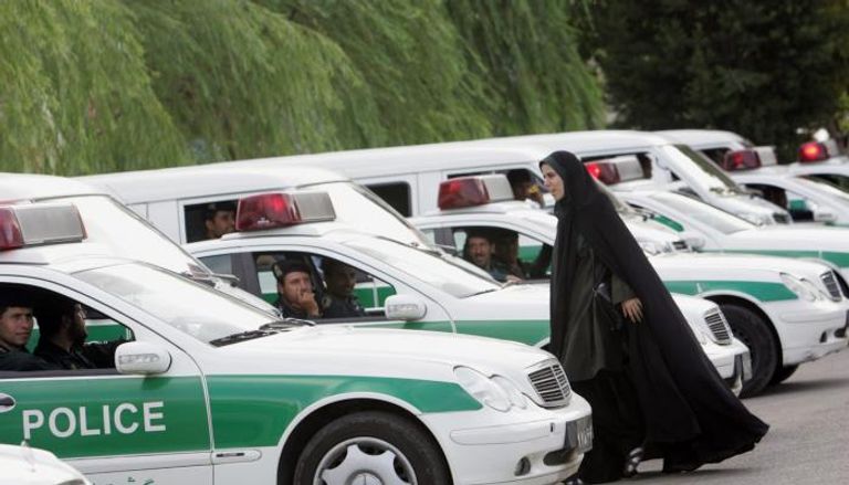 عدد من سيارات الشرطة الإيرانية - أرشيفية