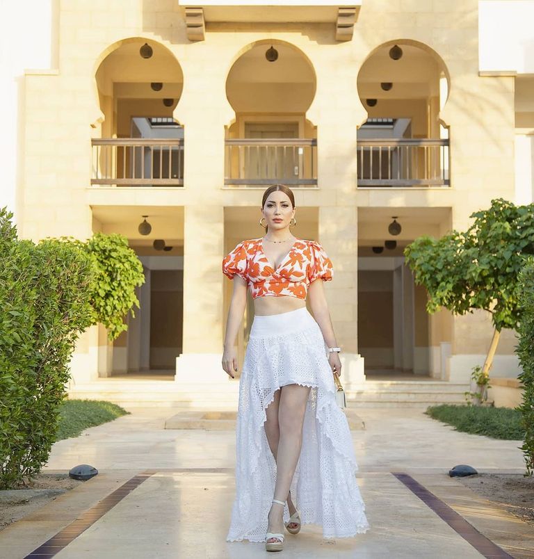 الفنانة نسرين طافش على البحر