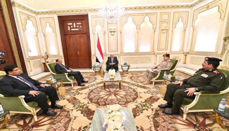 الرئيس اليمني خلال الاجتماع 