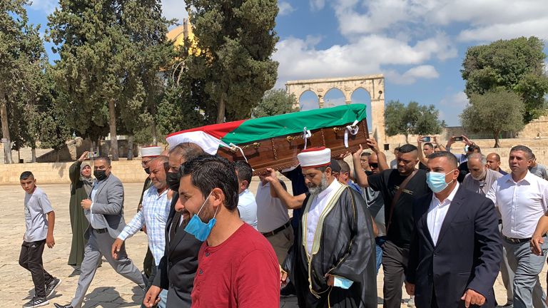 جانب من تشييع الجثمان