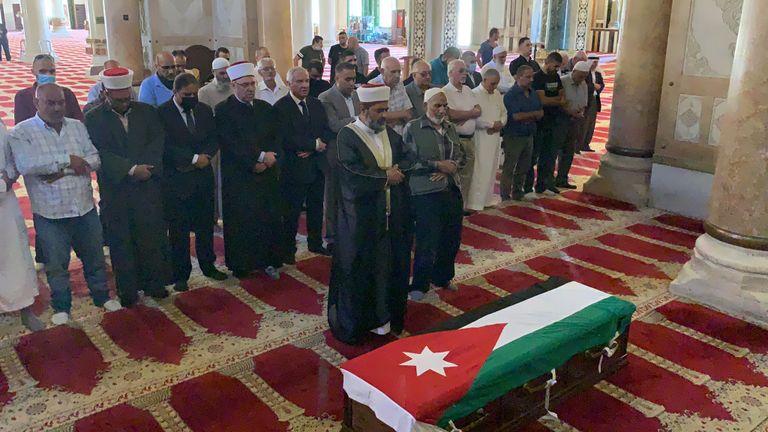 جانب من تشييع الجثمان