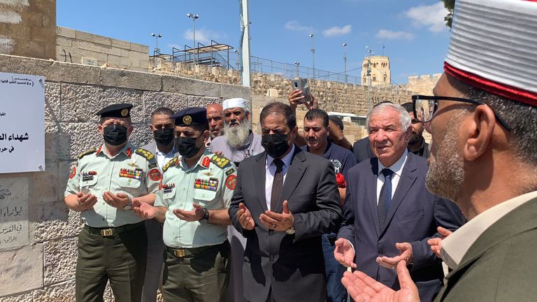 جانب من تشييع الجثمان