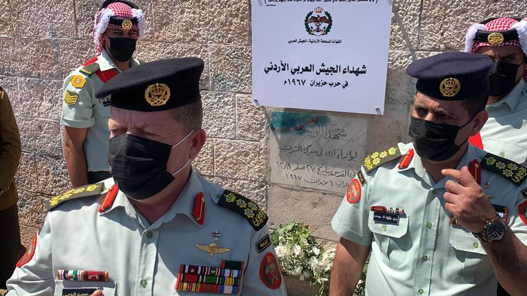 جانب من تشييع الجثمان