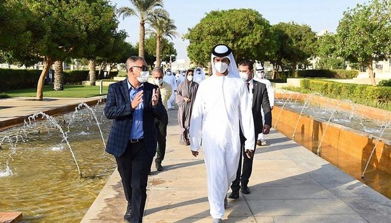 وزير الاقتصاد الإماراتي خلال زيارته لعدد من مشاريع شركات إماراتية بالقاهرة