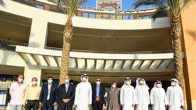 وزير الاقتصاد الإماراتي خلال الزيارة 