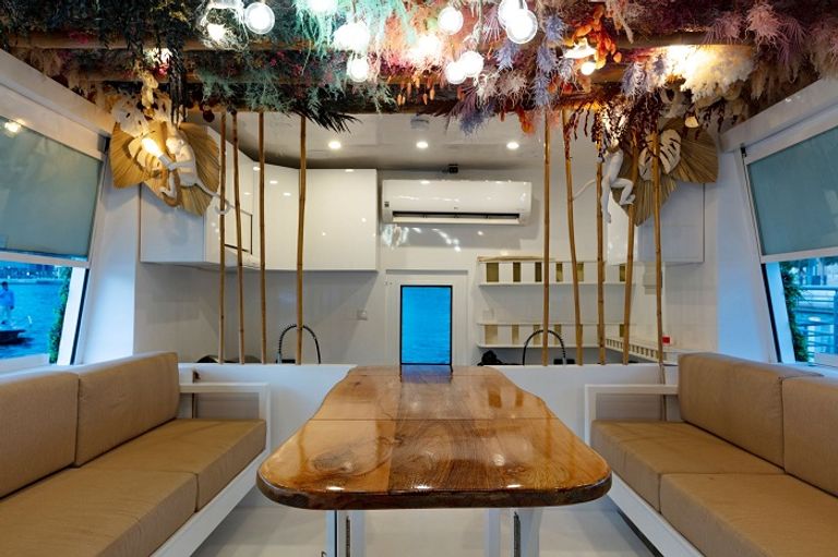 الإمارات.. إطلاق منصة عائمة وتطبيق للتجارة الإلكترونية البحرية