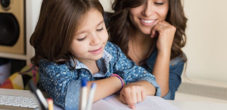عودة المدارس.. نصائح تساعد طفلك على أداء واجباته المدرسية