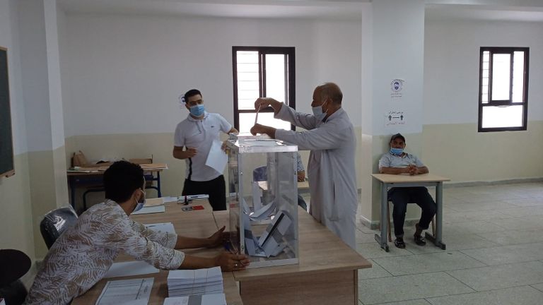 مراقبون وناخبون بانتخابات المغرب