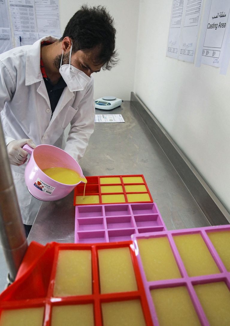 إعداد صابون حليب الحمير في الأردن