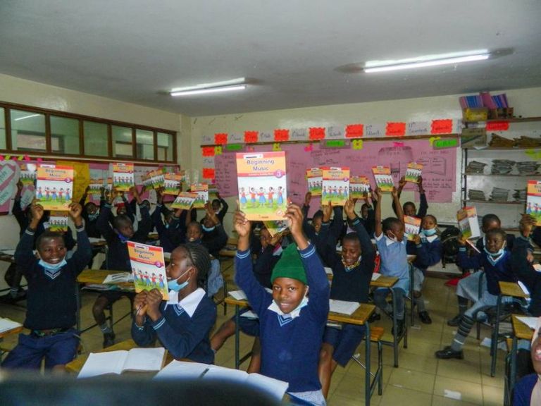 مؤسسة طيران الإمارات الخيرية العالم تحتفل باليوم العالمي لمحو الأمية في كينيا