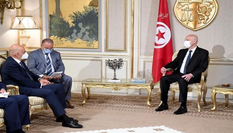 الرئيس التونسي خلال لقاء وزير الخارجية اليوناني