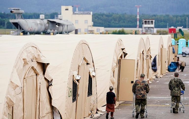 خيام اللاجئين في قاعدة رامشتاين الجوية بألمانيا