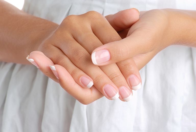 أظافر صحية تخلو من علامات الأمراض