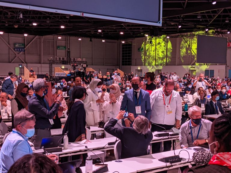 لحظة إعلان فوز الإماراتية رزان المبارك برئاسة الاتحاد الدولي لحماية الطبيعة (IUCN) الإماراتية رزان المبارك رئيسة الاتحاد الدولي لحماية الطبيعة