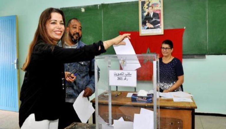ابتسامة مغربية بعد التصويت في الانتخابات