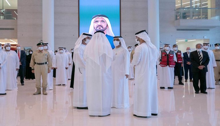 الشيخ محمد بن راشد آل مكتوم يلتقي الفرق المعنية بمكافحة كورونا