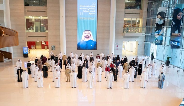 الشيخ محمد بن راشد آل مكتوم يلتقي الفرق المعنية بمكافحة كورونا
