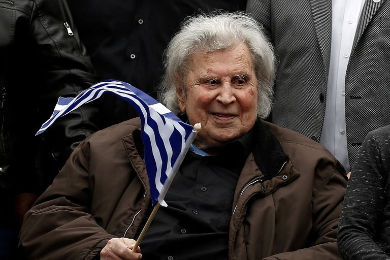جنازة حاشدة لنصير الفلسطينيين الموسيقار اليوناني ثيودوراكيس