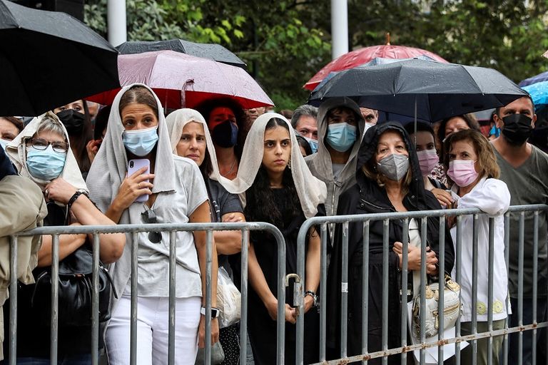 جنازة حاشدة لنصير الفلسطينيين الموسيقار اليوناني ثيودوراكيس