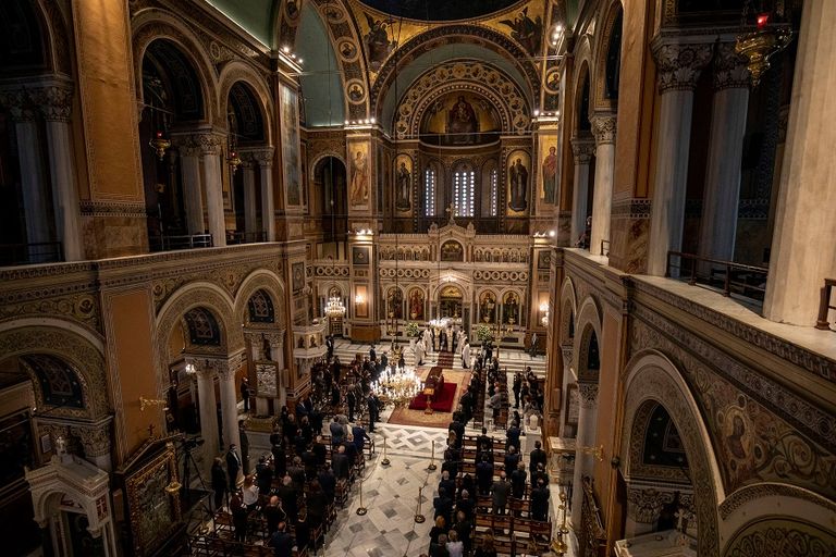 جنازة حاشدة لنصير الفلسطينيين الموسيقار اليوناني ثيودوراكيس