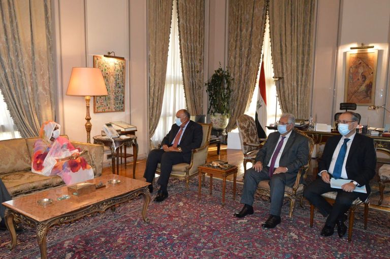 جانب من لقاء سامح شكري والدكتورة مريم الصادق المهدي