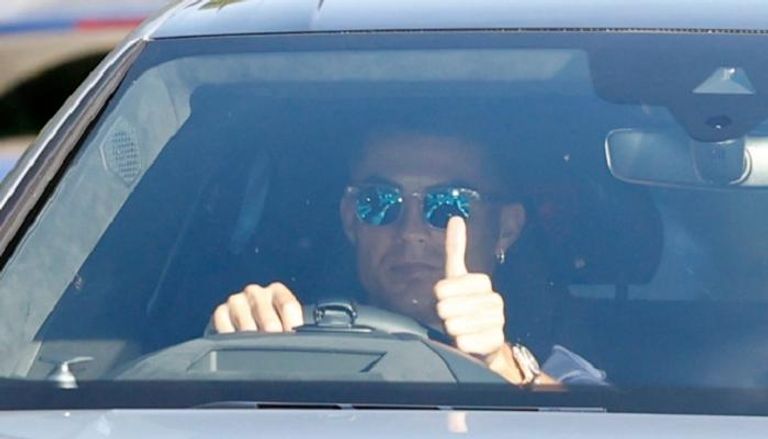 رونالدو أثناء خروجه من مران مانشستر يونايتد