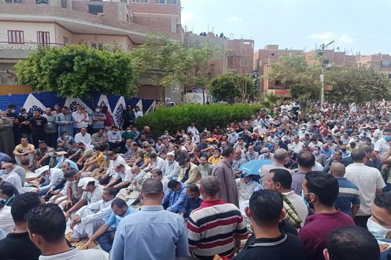 جنازة رجل الأعمال الراحل محمود العربي الآلاف يشيعون جثمان رجل الأعمال محمود العربي