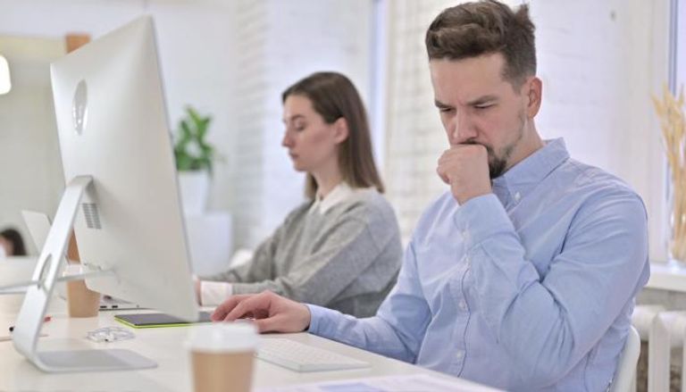 دراسة تؤكد أن العمل المكتبي يمكن أن يؤدي للإصابة بالربو