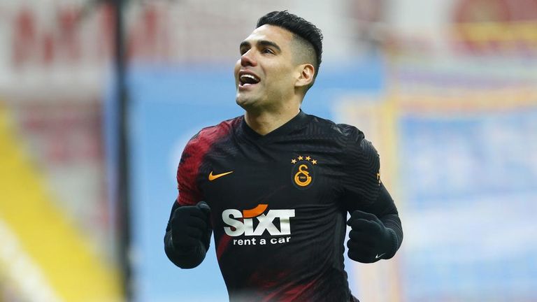 راداميل فالكاو عاد إلى الدوري الإسباني كريستيانو رونالدو بقميص مانشستر يونايتد