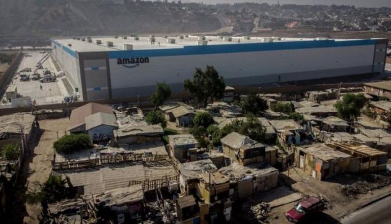 مخزن أمازون بمدينة تيخوانا المكسيكية الفقيرة - رويترز