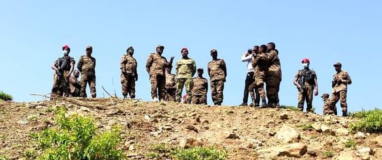 آبي أحمد في زيارة ميدانية لقوات الجيش