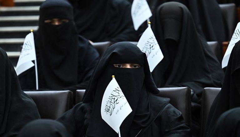 أفغانيات منتقبات خلال مظاهرات جامعة كابول