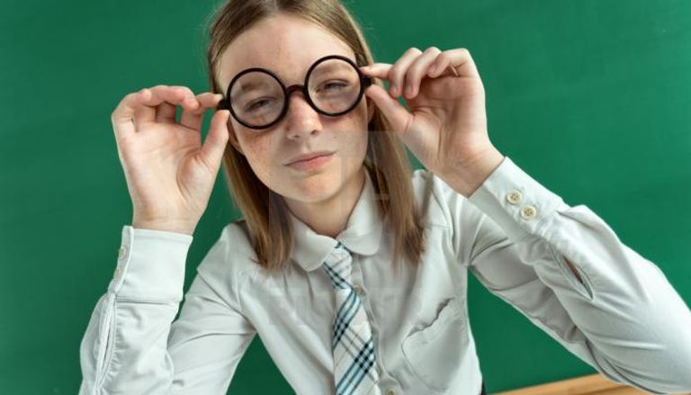 ارتداء الطلاب للنظارات الطبية يحسن من أدائهم الدراسي بشكل كبير
