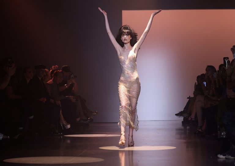 أحد الموديلات التي عرضها كريستيان كوان في أسبوع الموضة بنيويورك