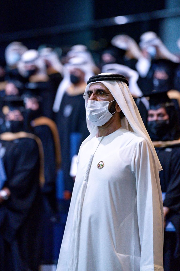 الشيخ محمد بن راشد آل مكتوم خلال حفل تخرج طلاب الماجستير