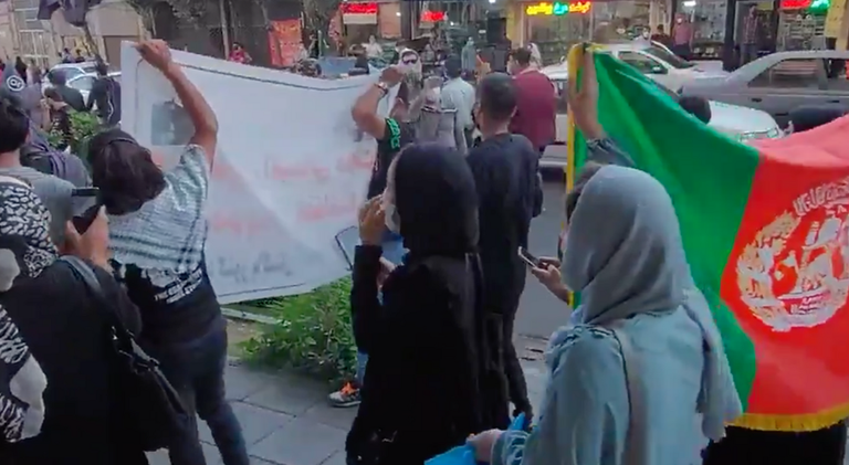 احتجاج أمام السفارة الباكستانية في طهران 3 الناشطة الحقوقية الإيرانية البارزة نرجس محمدي