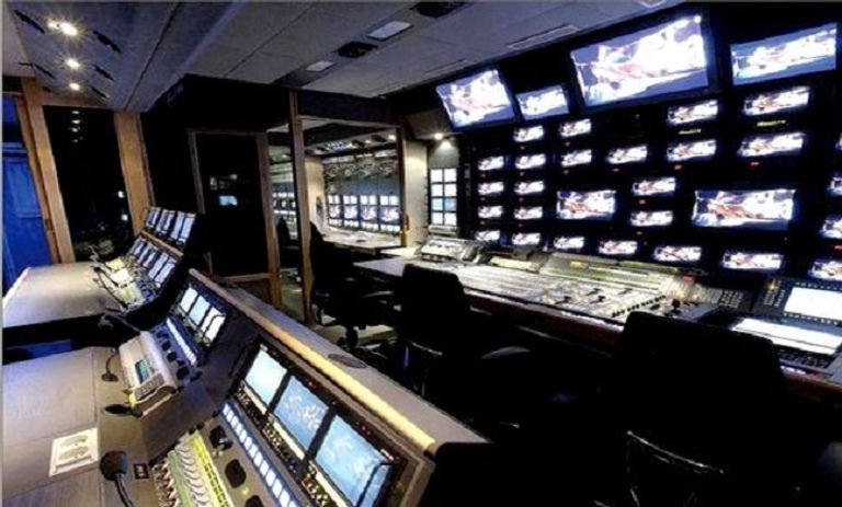 غرفة تحكم بإحدى القنوات الجزائرية