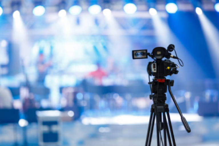 كاميرا باستوديو قناة تلفزيونية