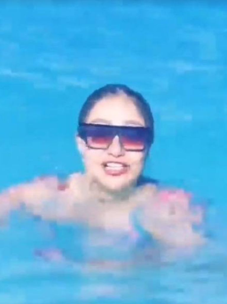 ليلى علوي في البحر